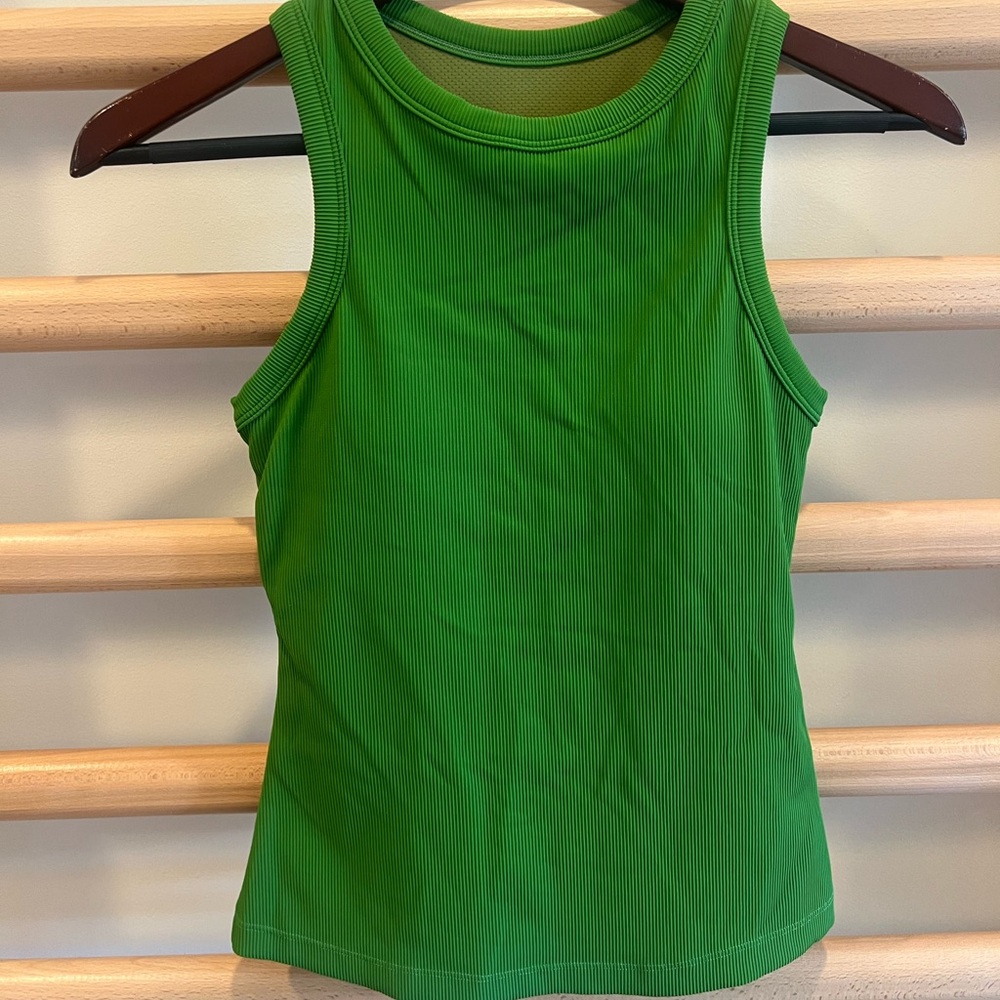 ACTIVE RIBBED TANK TOP WITH SHELF BRA IN KELLY GREEN